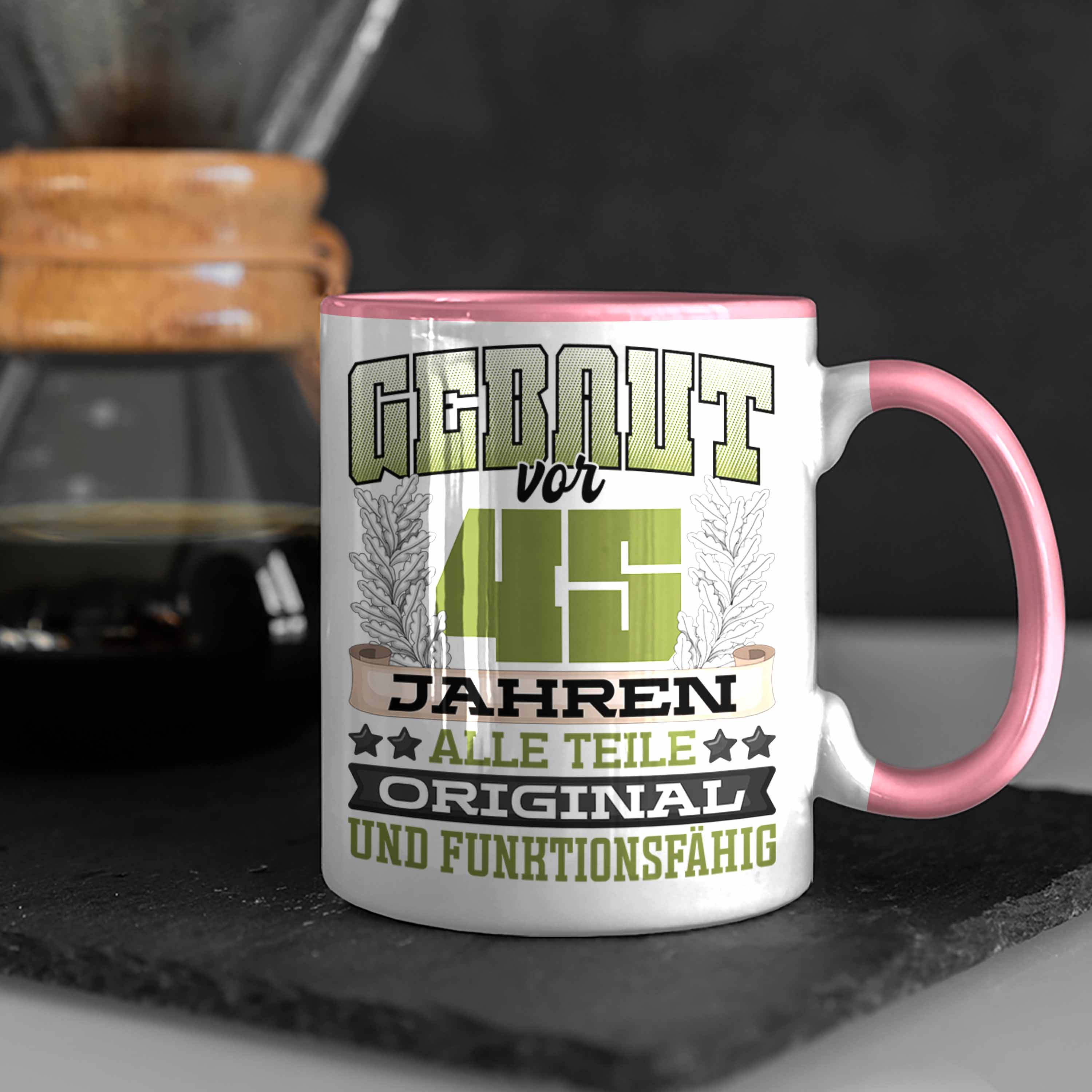 Trendation - 45er Geburtstag Tasse Geschenk Frauen Männer Spruch Gebaut Vor 45er