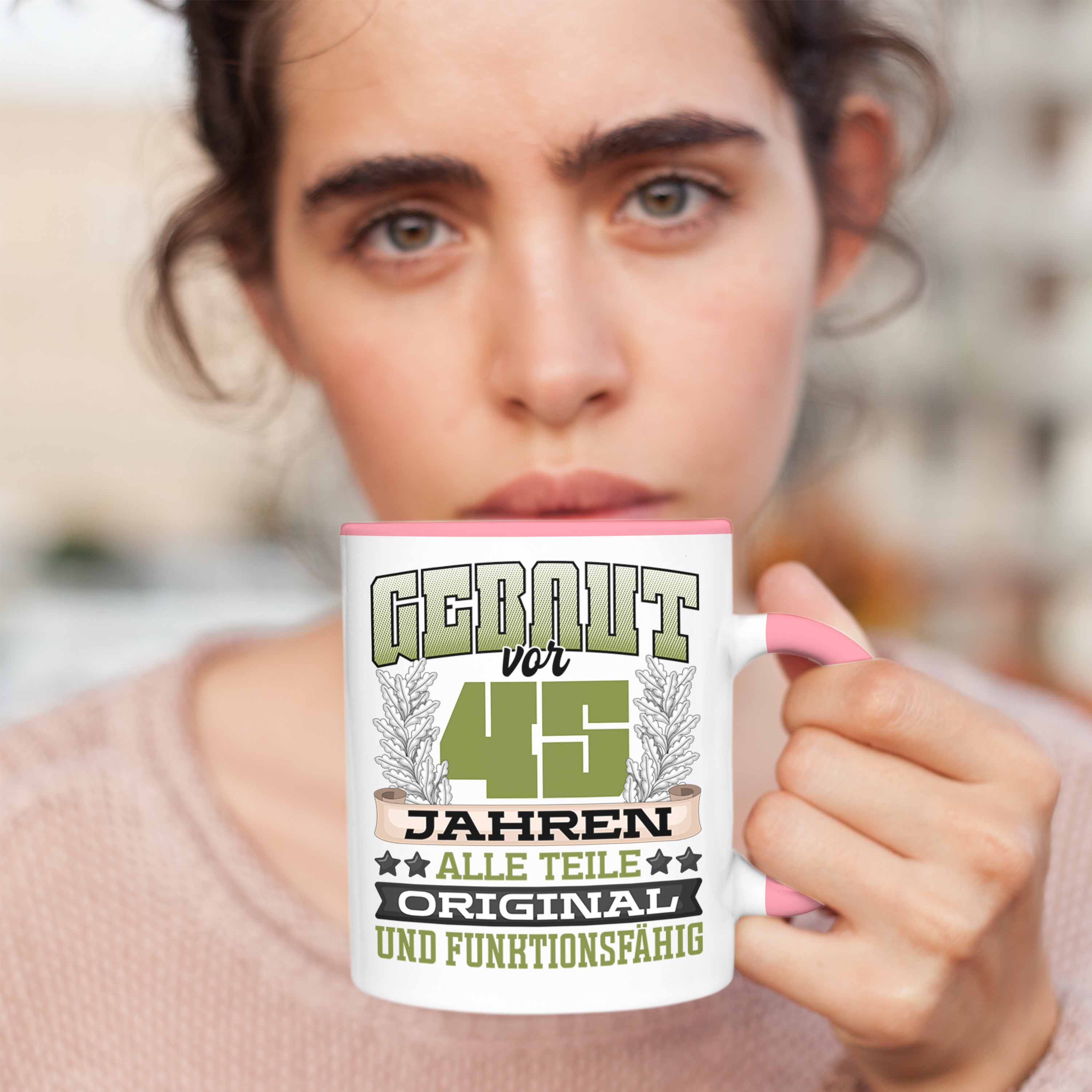 Trendation - 45er Geburtstag Tasse Geschenk Frauen Männer Spruch Gebaut Vor 45er